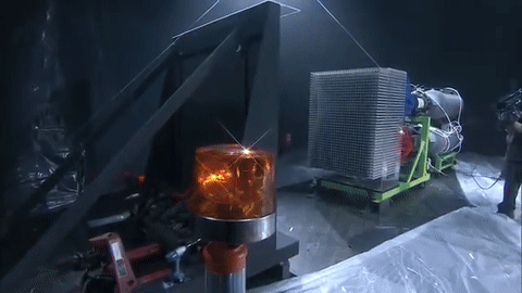 Mythbusters GPU vs CPU demo — massively parallel GPU completing the image instantly